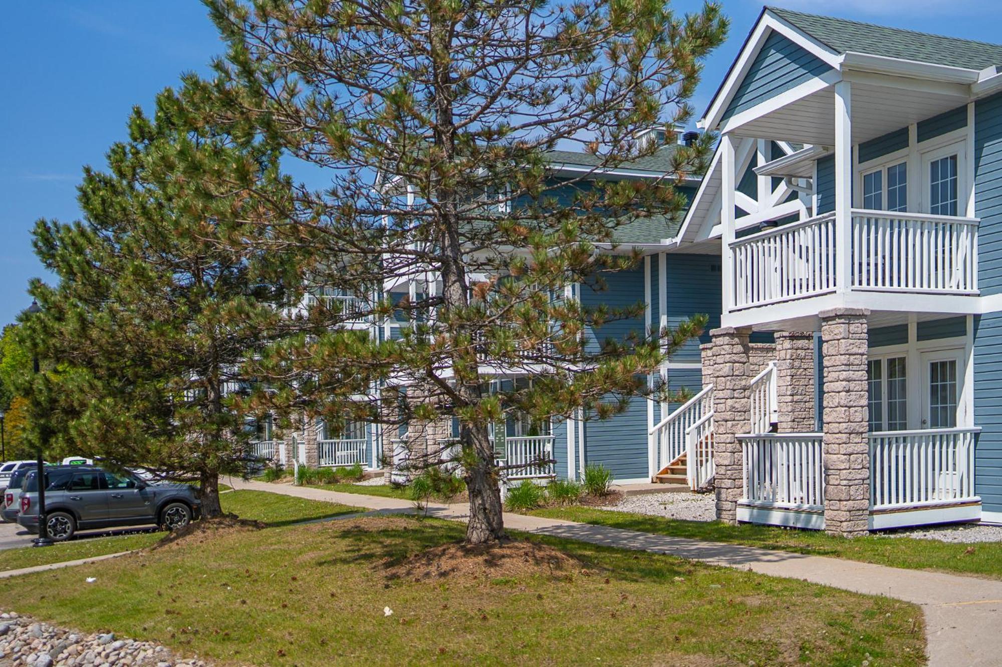 Horseshoe Valley Suites - The Azure Shanty Bay Exterior photo